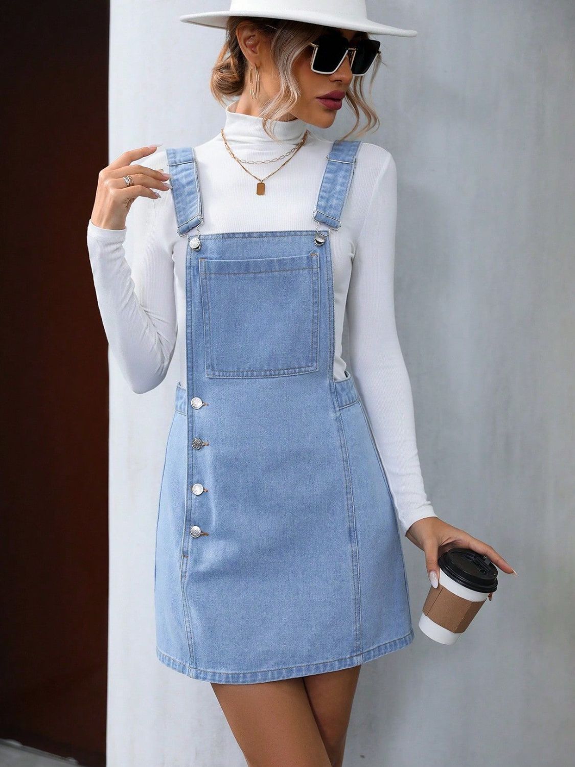 Salopette in denim con spalline larghe